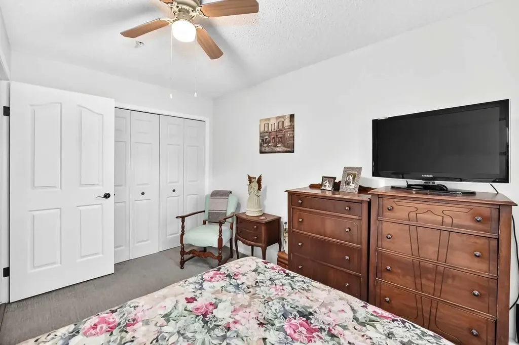 5000 Somervale Court SW Calgary AB T2Y4M1