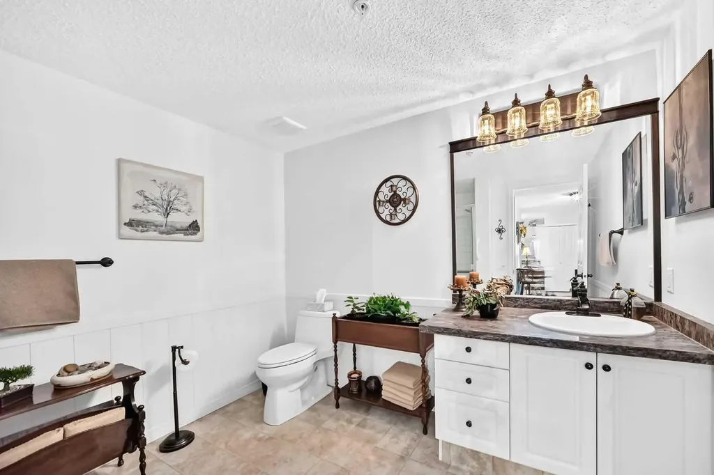 5000 Somervale Court SW Calgary AB T2Y4M1