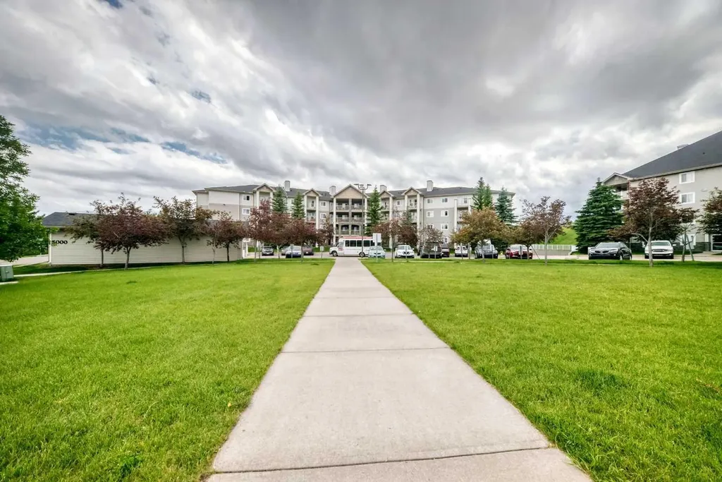 5000 Somervale Court SW Calgary AB T2Y4M1