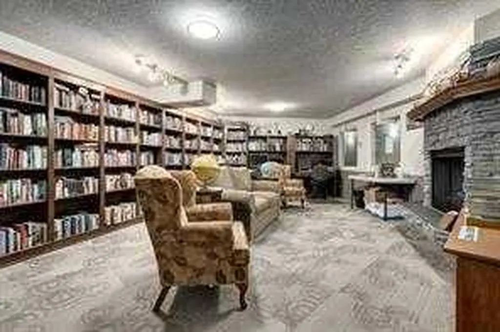 5000 Somervale Court SW Calgary AB T2Y4M1