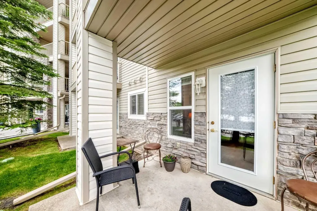 5000 Somervale Court SW Calgary AB T2Y4M1