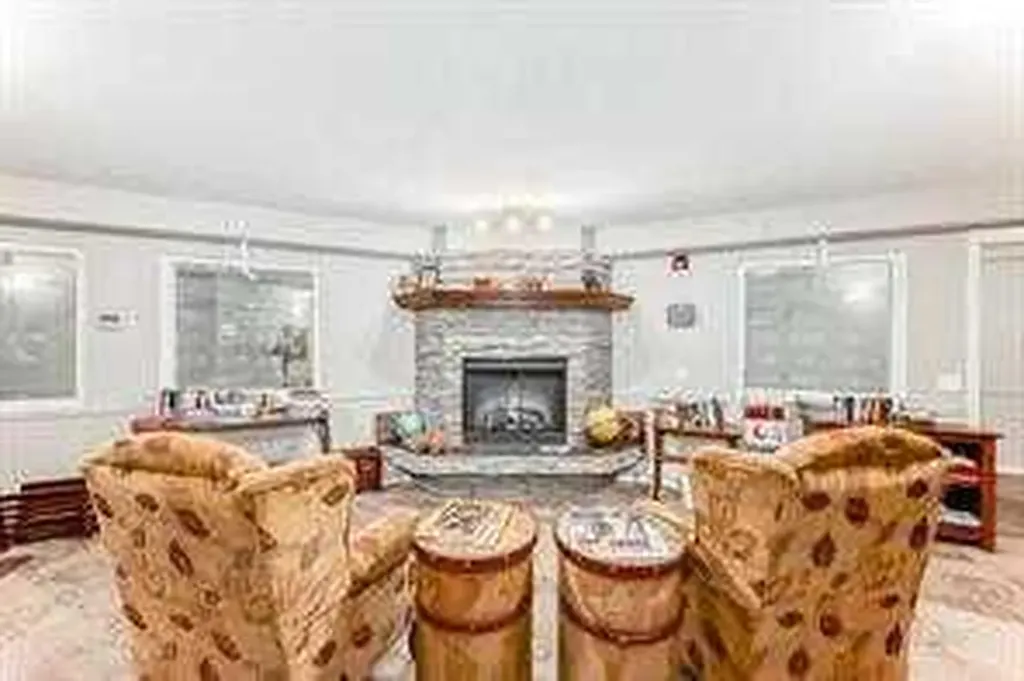 5000 Somervale Court SW Calgary AB T2Y4M1