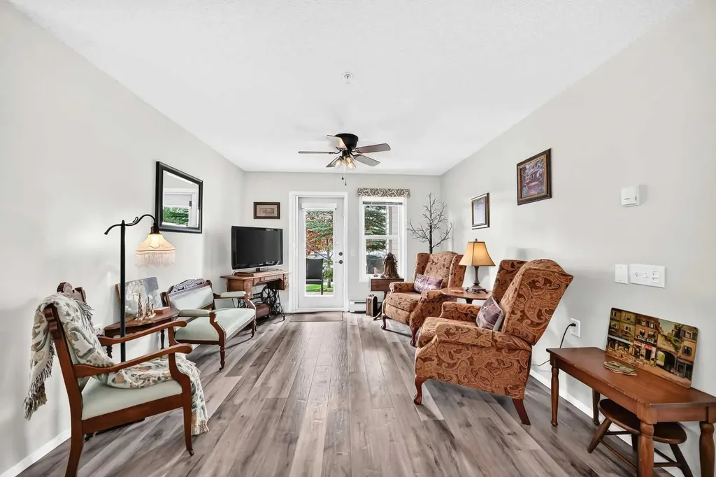 5000 Somervale Court SW Calgary AB T2Y4M1