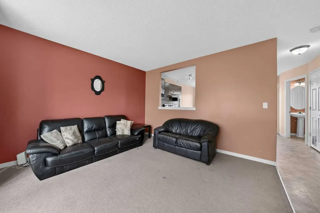 447 Silverado Plains Circle SW Calgary AB T2X 0H4
