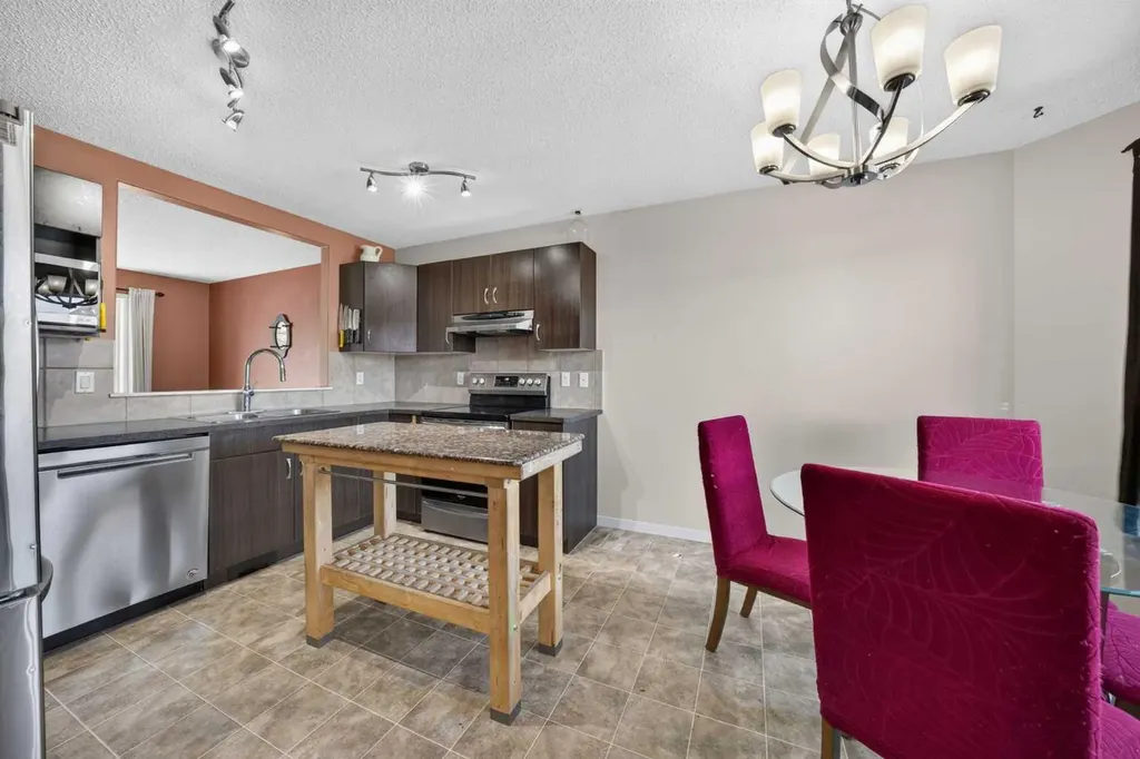 447 Silverado Plains Circle SW Calgary AB T2X 0H4