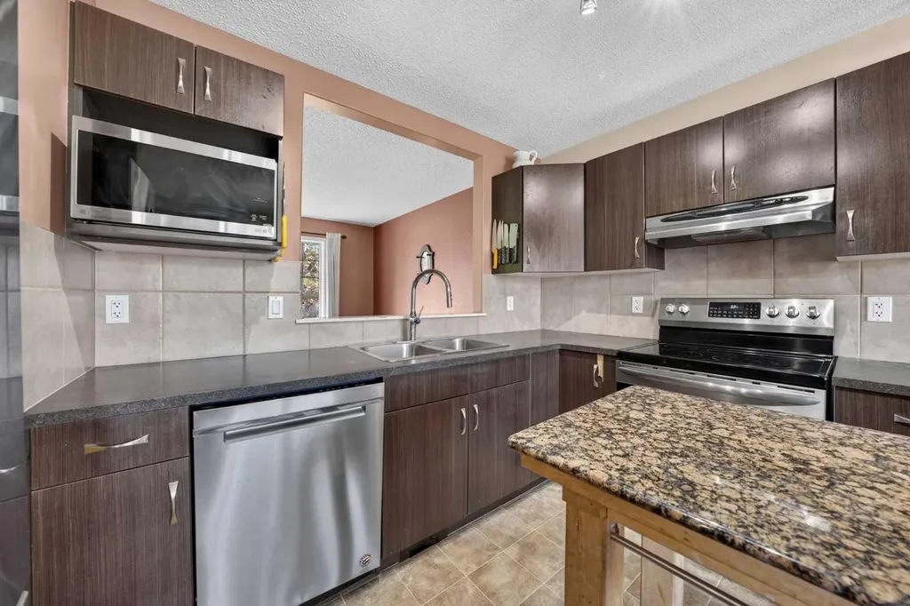 447 Silverado Plains Circle SW Calgary AB T2X 0H4