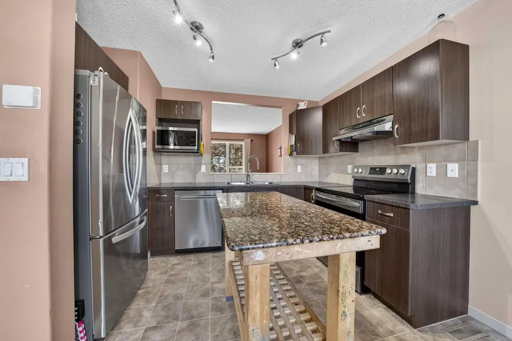447 Silverado Plains Circle SW Calgary AB T2X 0H4