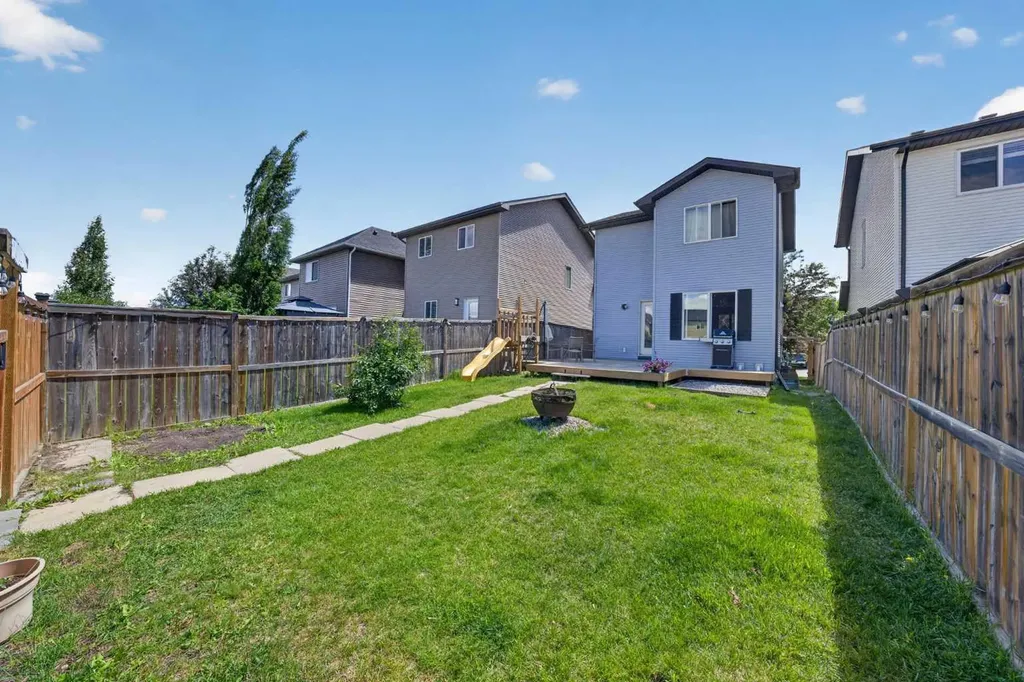 447 Silverado Plains Circle SW Calgary AB T2X 0H4