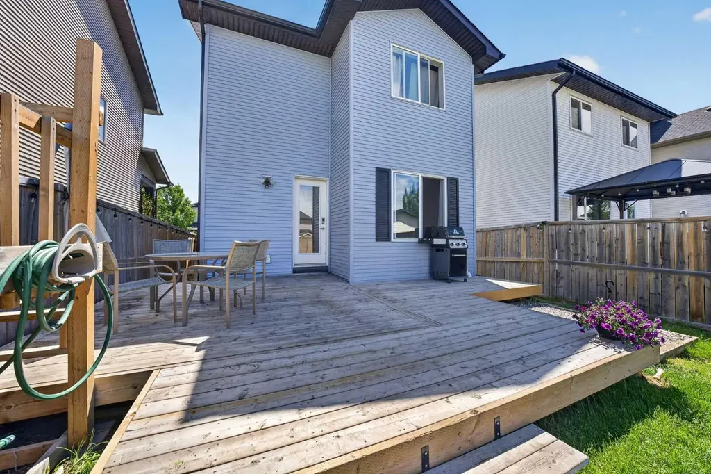 447 Silverado Plains Circle SW Calgary AB T2X 0H4