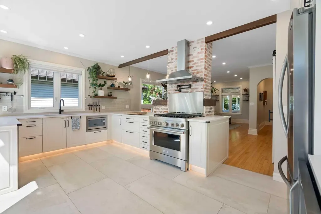 521 10 Avenue NE Calgary AB T2E0X7
