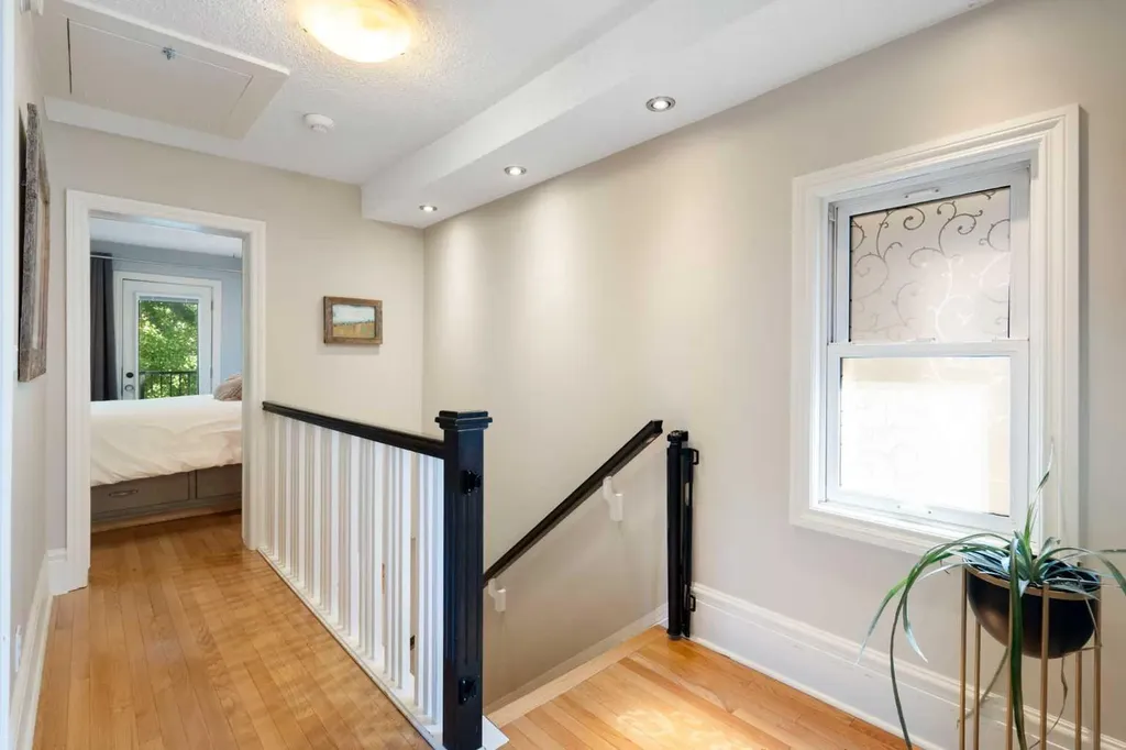 521 10 Avenue NE Calgary AB T2E0X7
