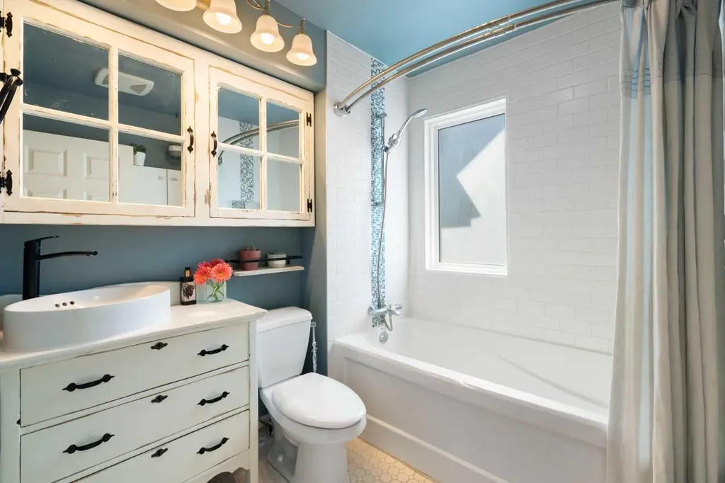 521 10 Avenue NE Calgary AB T2E0X7