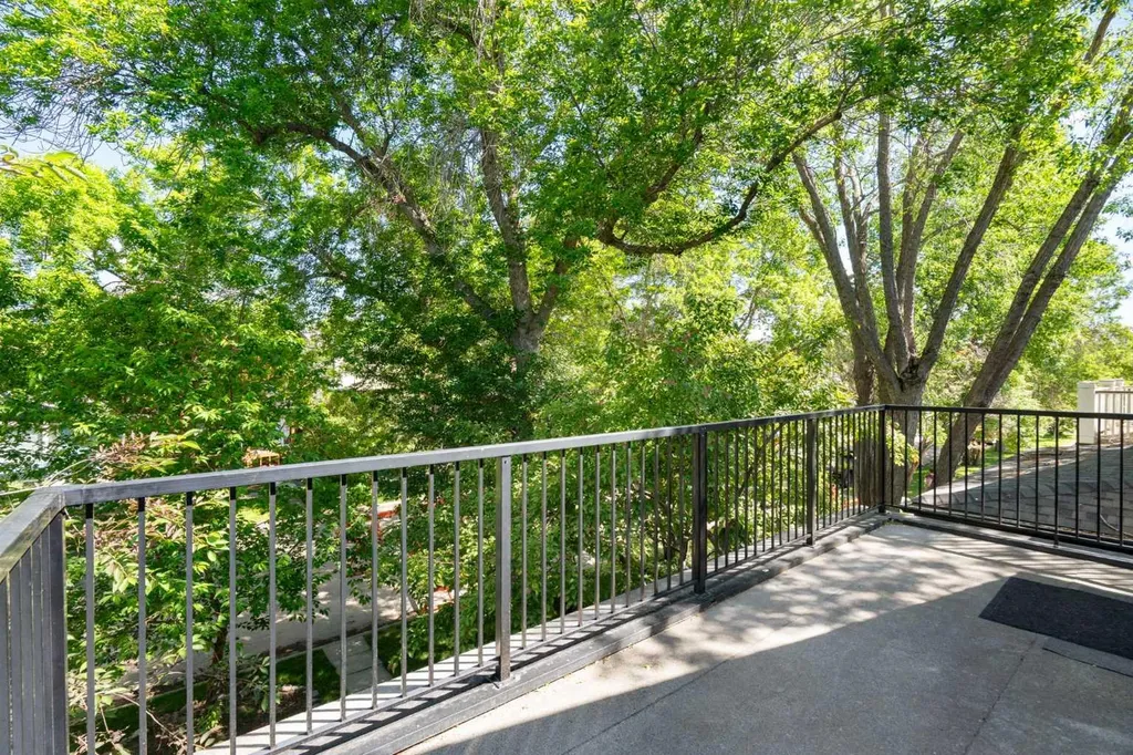 521 10 Avenue NE Calgary AB T2E0X7