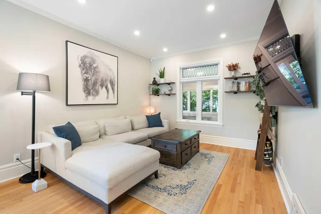 521 10 Avenue NE Calgary AB T2E0X7