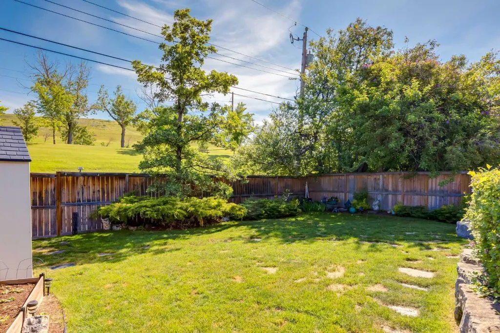 4712 Chapel Road NW Calgary AB T2L 1A6