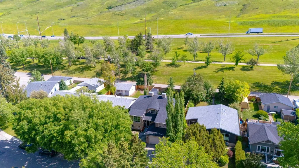 4712 Chapel Road NW Calgary AB T2L 1A6