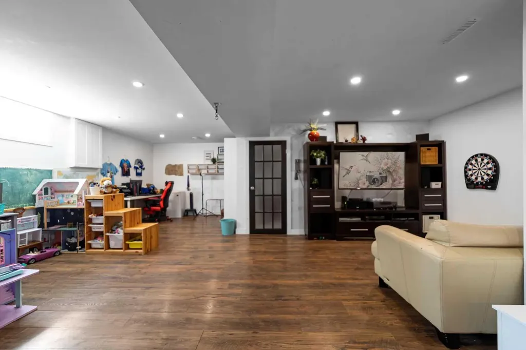 3609 A 66a Street Camrose AB T4V3H4