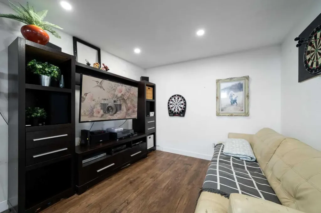 3609 A 66a Street Camrose AB T4V3H4