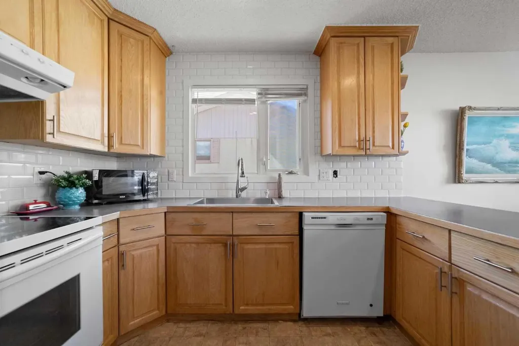 3609 A 66a Street Camrose AB T4V3H4