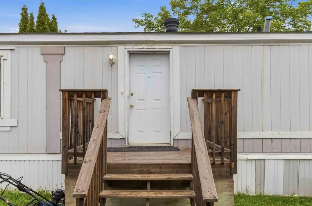 329 Greenwich Lane Fort Mcmurray AB T9H 3X6