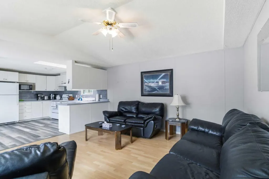 329 Greenwich Lane Fort Mcmurray AB T9H 3X6
