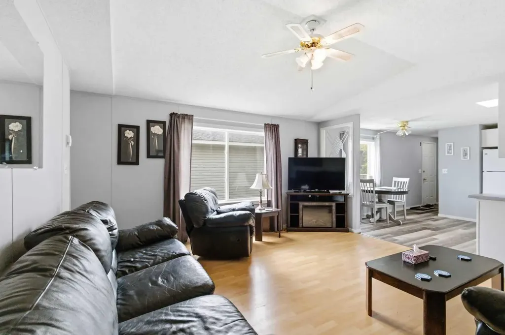 329 Greenwich Lane Fort Mcmurray AB T9H 3X6