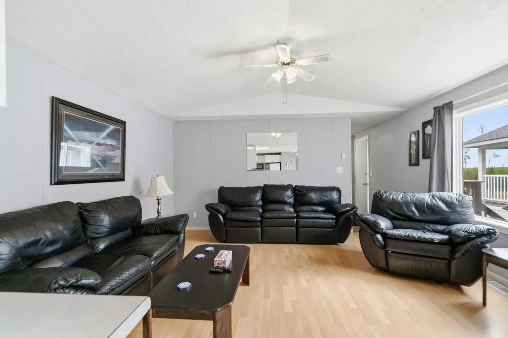 329 Greenwich Lane Fort Mcmurray AB T9H 3X6