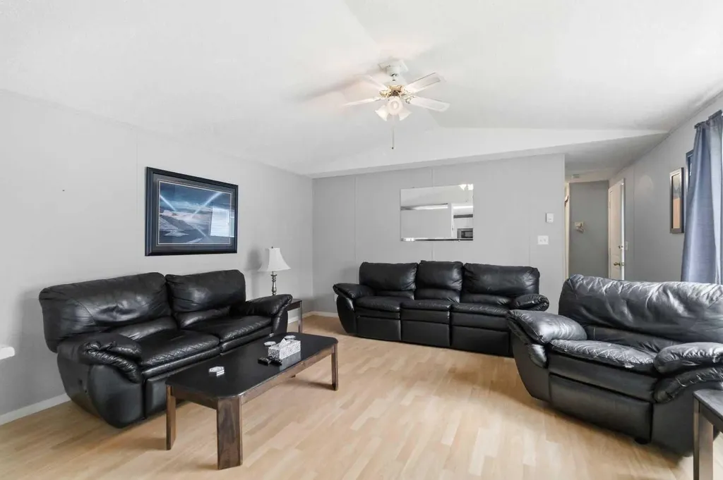 329 Greenwich Lane Fort Mcmurray AB T9H 3X6