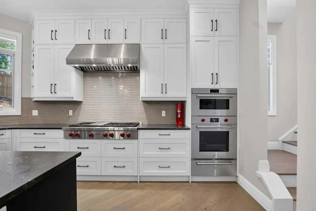 11 Elveden Place SW Calgary AB T3H 0L1