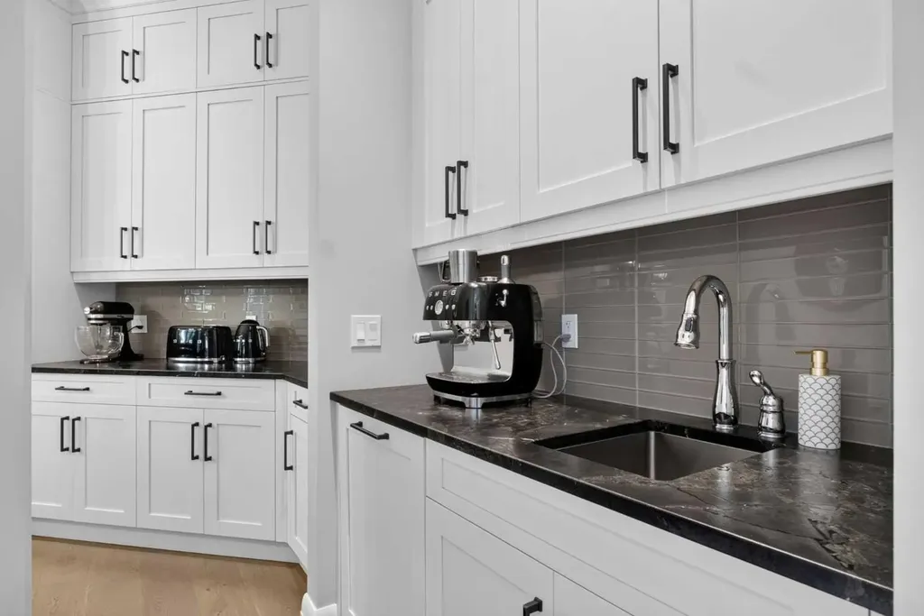 11 Elveden Place SW Calgary AB T3H 0L1