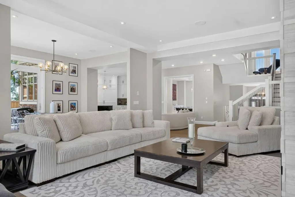 11 Elveden Place SW Calgary AB T3H 0L1