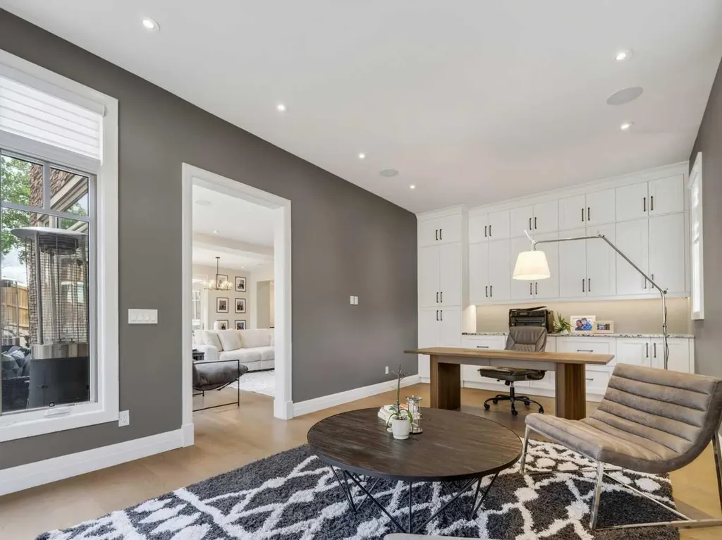 11 Elveden Place SW Calgary AB T3H 0L1
