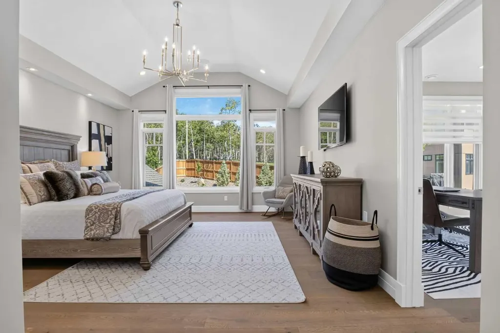 11 Elveden Place SW Calgary AB T3H 0L1