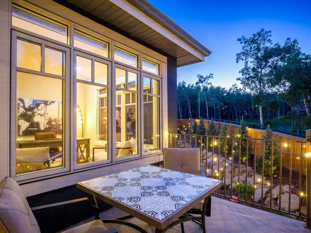 11 Elveden Place SW Calgary AB T3H 0L1