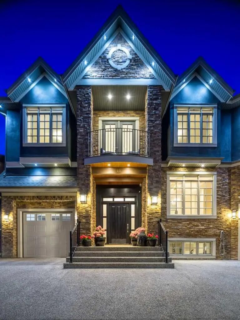 11 Elveden Place SW Calgary AB T3H 0L1
