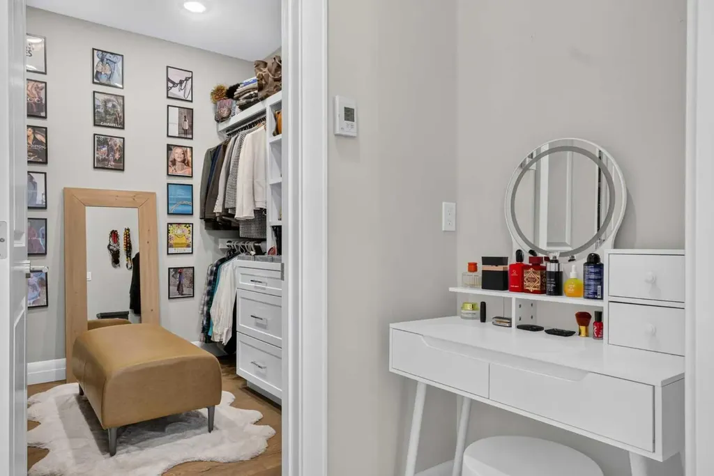 11 Elveden Place SW Calgary AB T3H 0L1