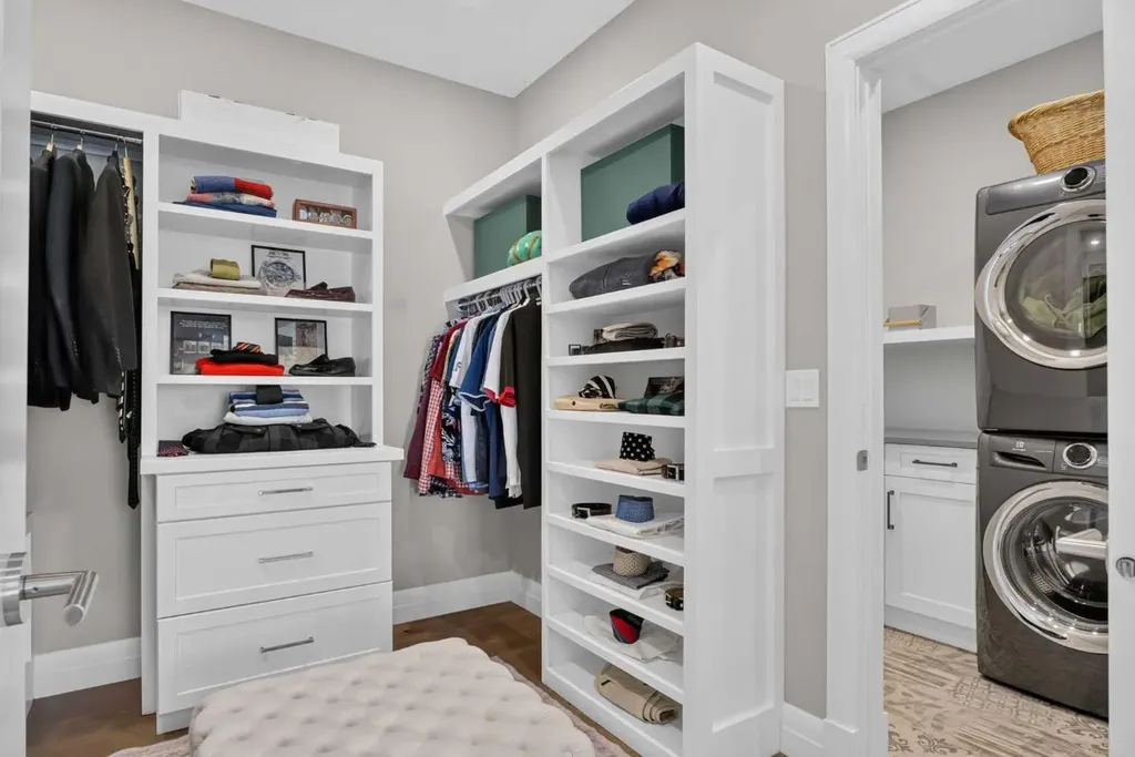 11 Elveden Place SW Calgary AB T3H 0L1