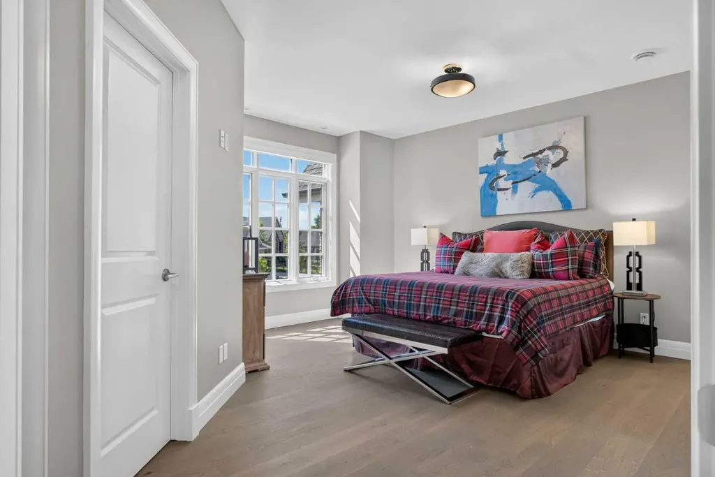 11 Elveden Place SW Calgary AB T3H 0L1