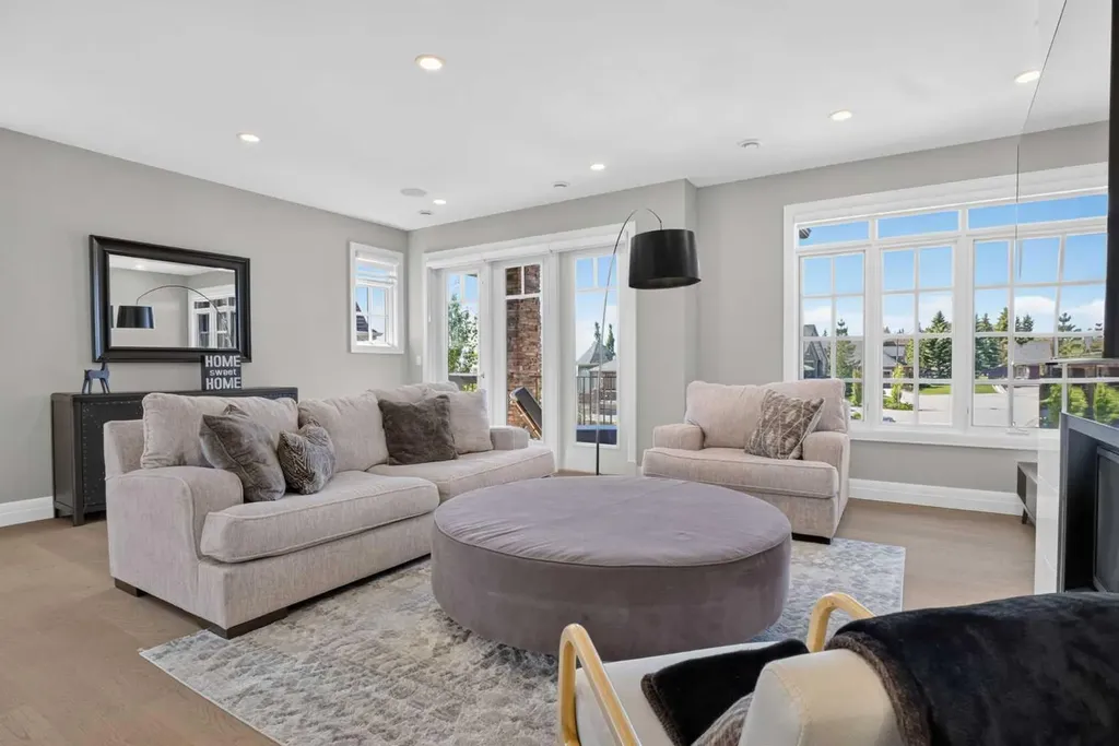 11 Elveden Place SW Calgary AB T3H 0L1