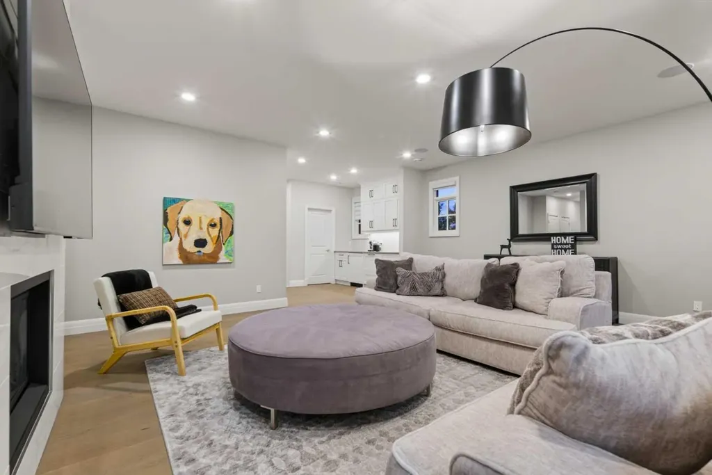 11 Elveden Place SW Calgary AB T3H 0L1