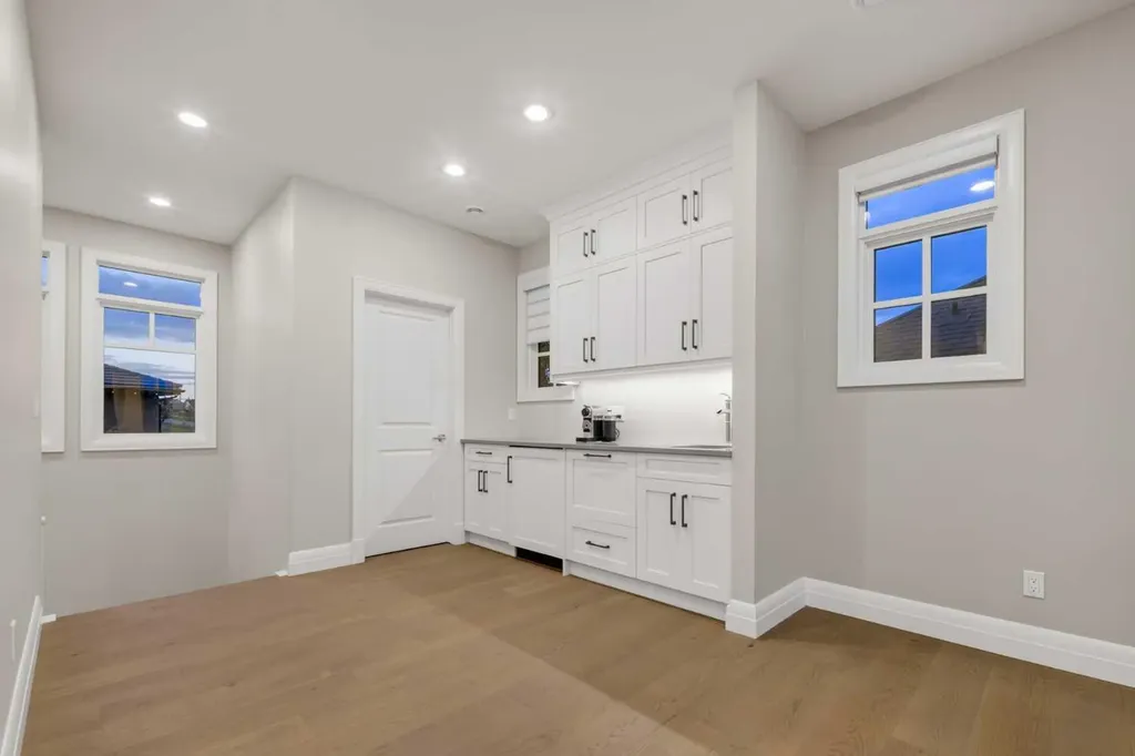 11 Elveden Place SW Calgary AB T3H 0L1