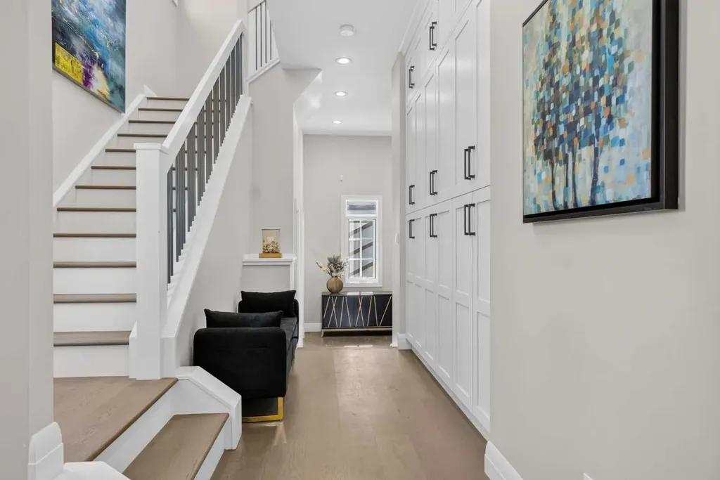 11 Elveden Place SW Calgary AB T3H 0L1