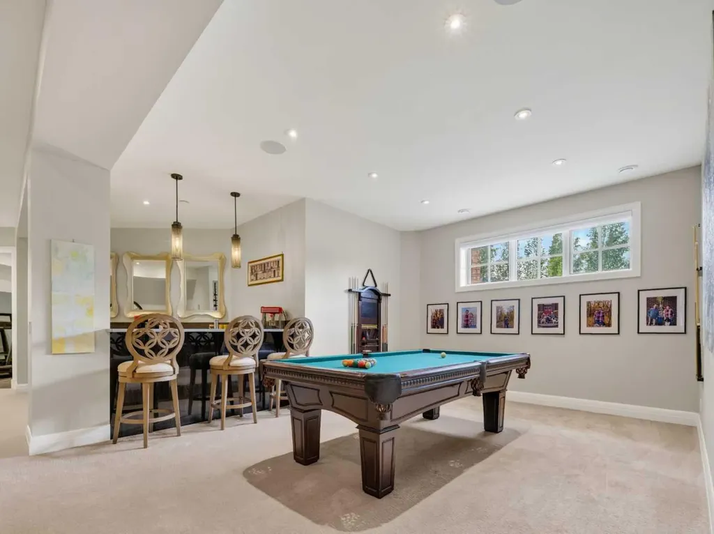 11 Elveden Place SW Calgary AB T3H 0L1