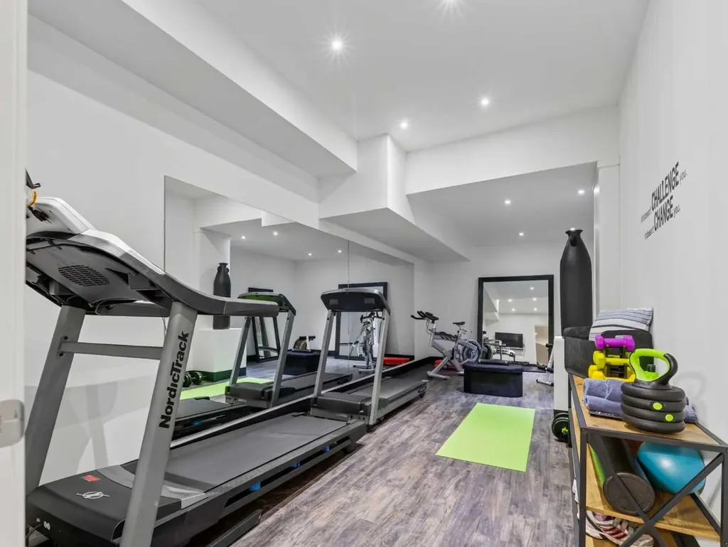 11 Elveden Place SW Calgary AB T3H 0L1