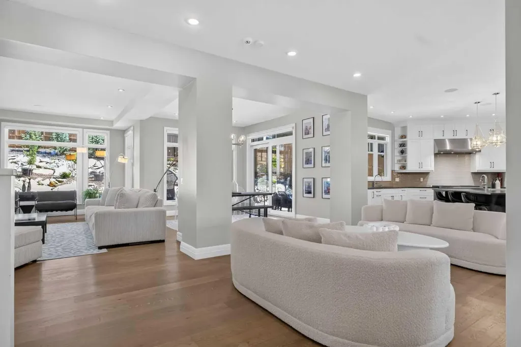 11 Elveden Place SW Calgary AB T3H 0L1