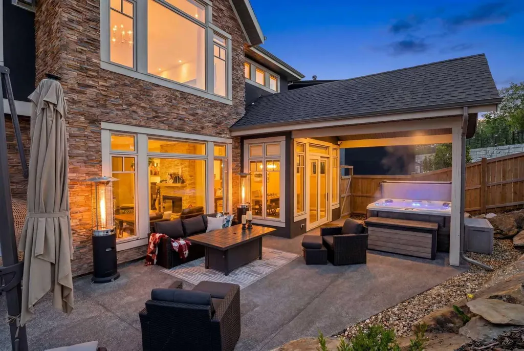 11 Elveden Place SW Calgary AB T3H 0L1