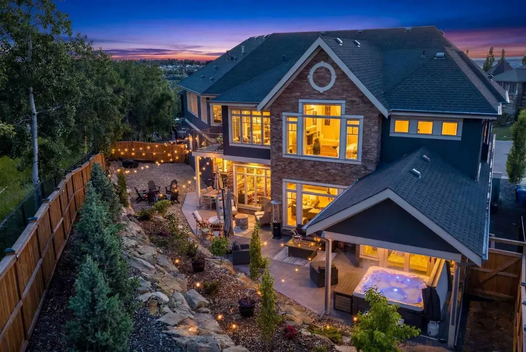11 Elveden Place SW Calgary AB T3H 0L1