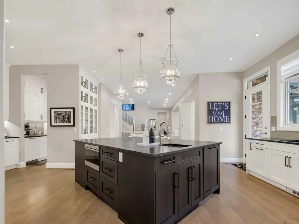 11 Elveden Place SW Calgary AB T3H 0L1