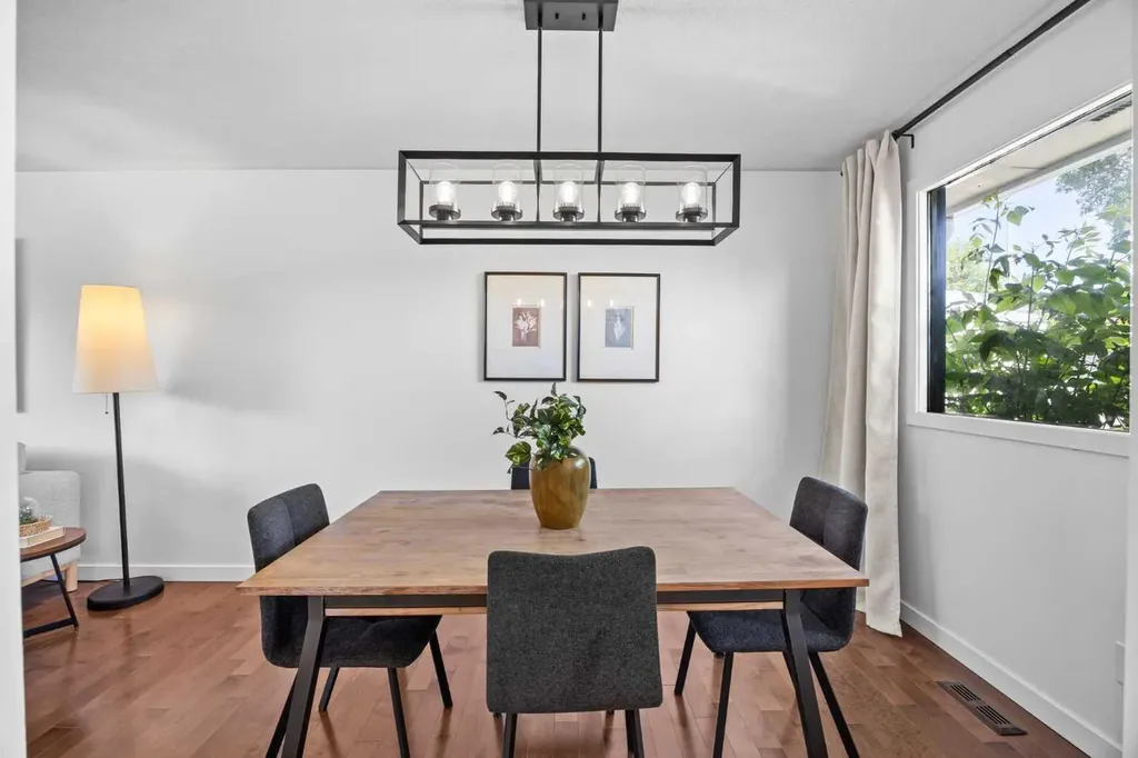 4952 Vanguard Road NW Calgary AB T3A 0R5