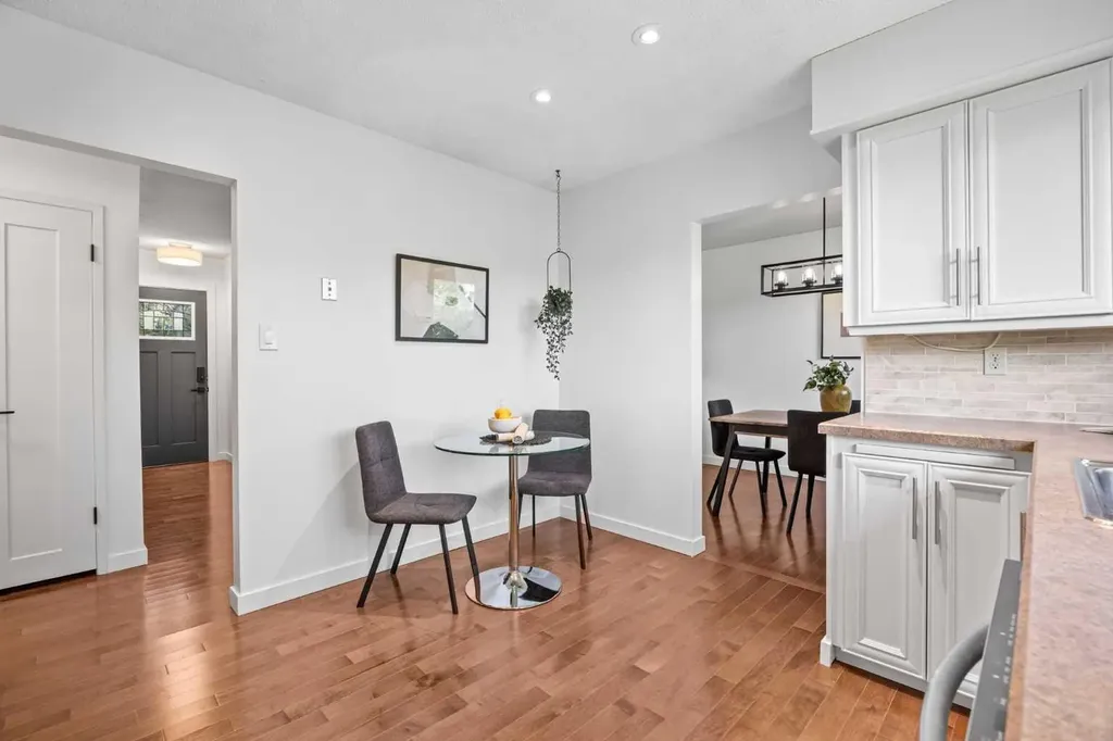4952 Vanguard Road NW Calgary AB T3A 0R5